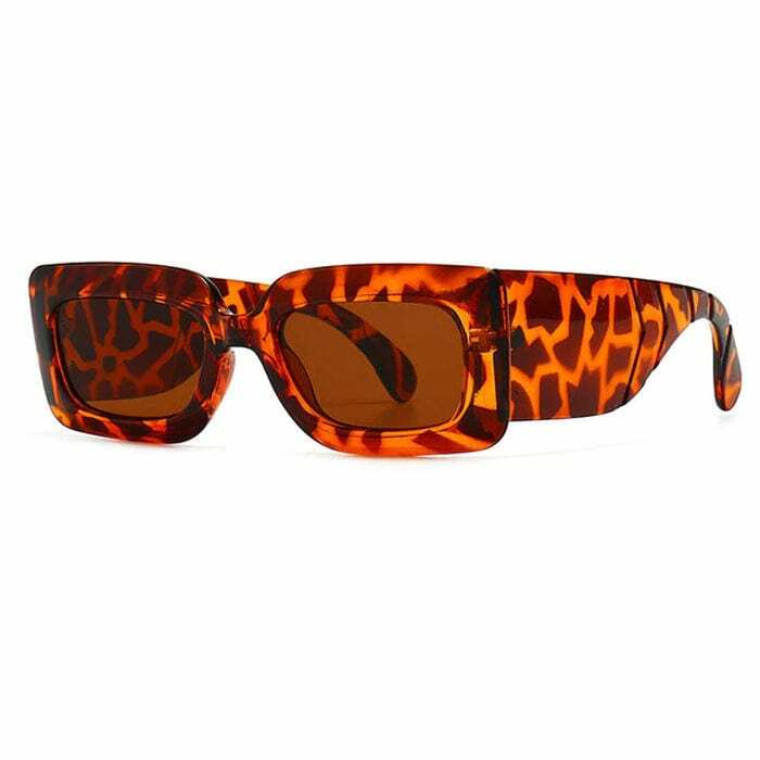 Trendy Animal Behavior Sunglasses for Stylish Spring & Summer Outfits