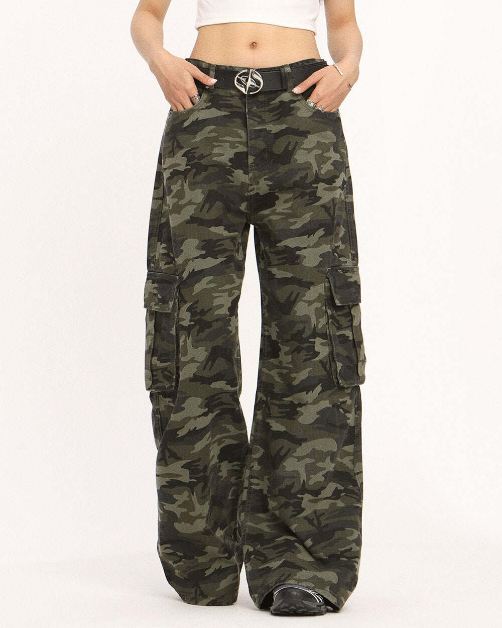 Trendy Camo Wide-Leg Cargo Pants: Perfect for Casual Outfits & Concerts