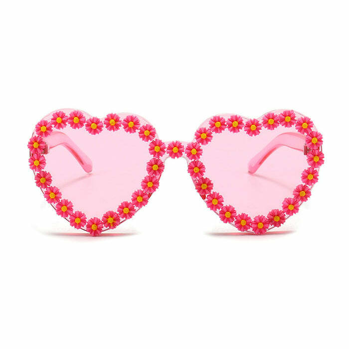 Trendy Daisy Heart Sunglasses for Stylish Spring Outfits & Concert Looks