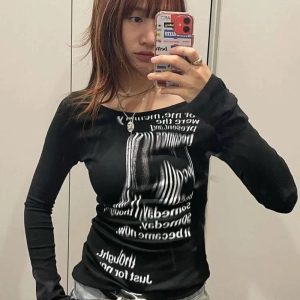 Trendy Distorted Text Print Long Sleeve Top for Stylish Outfit Ideas