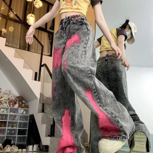 Trendy Graffiti Splash Wide-Leg Jeans: Perfect for Casual Outfits