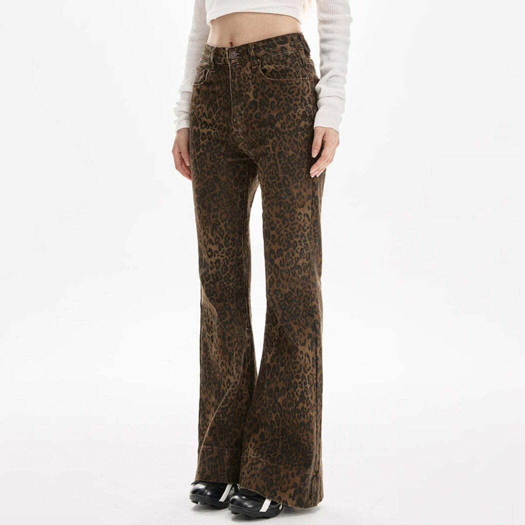 Trendy High-Waisted Leopard Flare Jeans for Stylish Outfit Ideas