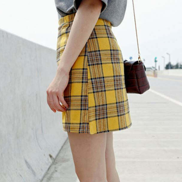 Trendy Plaid Check Mini Skirt: Perfect for Spring Outfits & Concert Looks