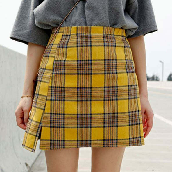 Trendy Plaid Check Mini Skirt: Perfect for Spring Outfits & Concert Looks