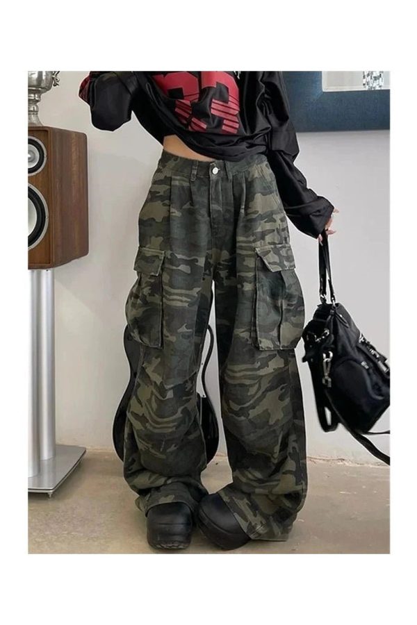 Urban Camo Cargo Pants: Trendy Outfit Ideas for Casual & Concert Looks