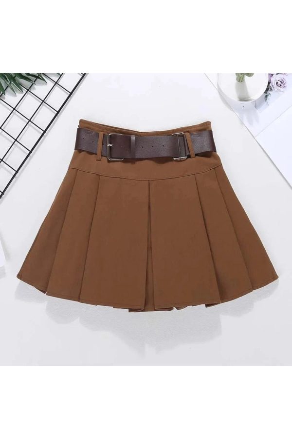 Utility Belted Mini Skirt: Trendy Outfit Ideas for Spring & Beyond