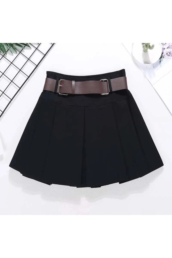 Utility Belted Mini Skirt: Trendy Outfit Ideas for Spring & Beyond