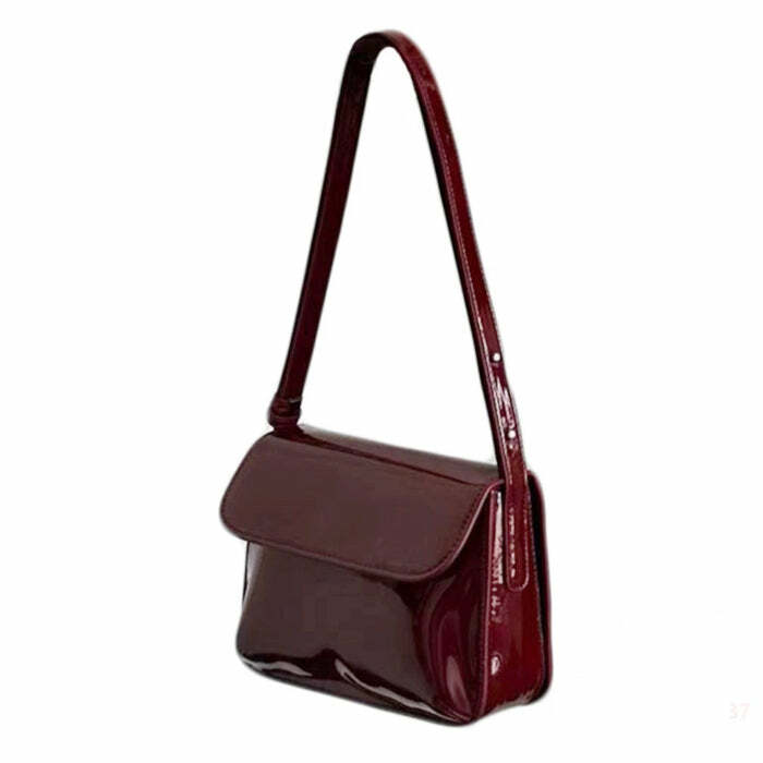 Vintage Style Red Lacquered Bag for Chic Outfits and Fashion Ideas